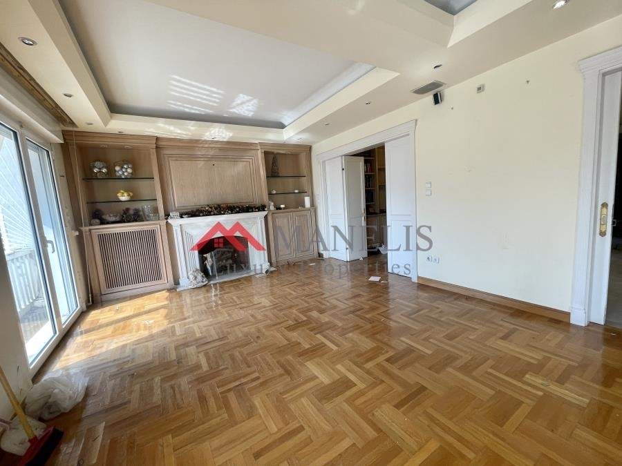 (For Sale) Residential Floor Apartment || Athens Center/Athens - 220 Sq.m, 4 Bedrooms, 1.800.000€ 
